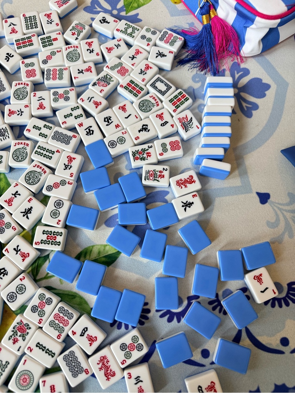 American Mahjong Set. Excellent condition.Dice, Dice pouch & Tile Bag included - Picture 12 of 15